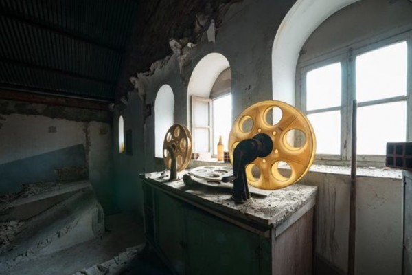 Un viaje en el tiempo al antiguo Cine Regio de Beniaján gracias a la confitería Nicolás