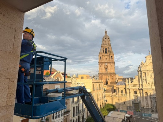 Puesta a punto del Edificio Moneo por su 25 aniversario: mejoras estéticas y lucha contra las filtraciones