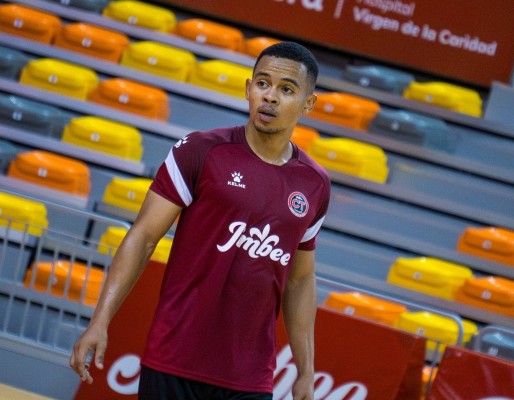Osamanmusa llega a Cartagena y podrá debutar con el Jimbee cuatro meses después de fichar
