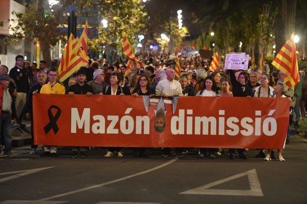 Más de 9.000 personas exigen en Alicante la dimisión de Mazón por la gestión de la Dana