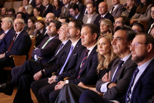 Empresarios y autoridades arropan la puesta de largo de 'Tierra de Empresas'