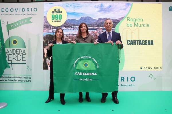 Más de 1.100 toneladas de vidrio recicladas este verano: Cartagena recibe la Bandera Verde

