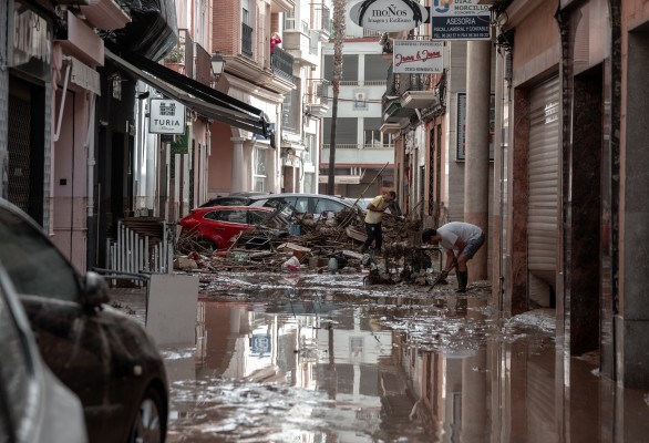 Vecinos de Algemesí denuncian que no tienen agua, material sanitario y 