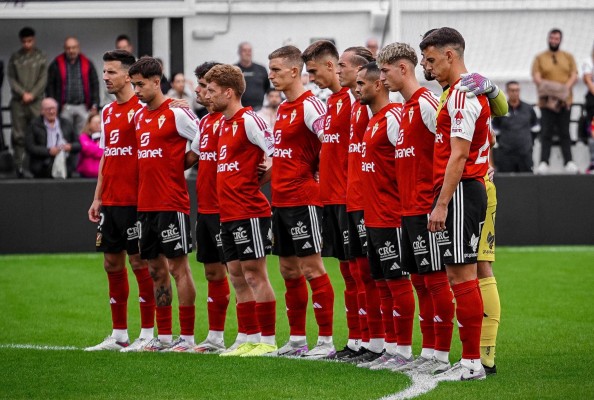 El Murcia falla con estrépito en defensa, ve rota su buena racha y pierde el liderato en Primera RFEF 