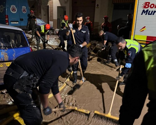 El dispositivo enviado por el Ayuntamiento de Murcia se vuelca en la 'zona cero' de la Dana