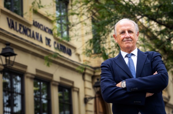 Luis Miralles, reelegido presidente de Casa Caridad
