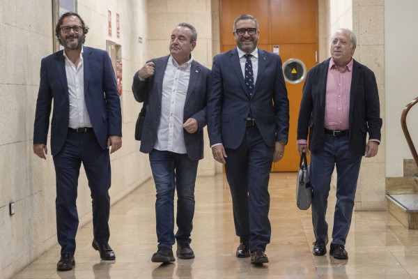 Patronal y sindicatos crean un frente común en defensa de la Ley de Participación Ciudadana