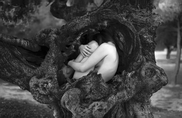  Cuando el desnudo se funde con la naturaleza: Rocío Kunst despliega las metáforas de 'Matriz' en Blanca