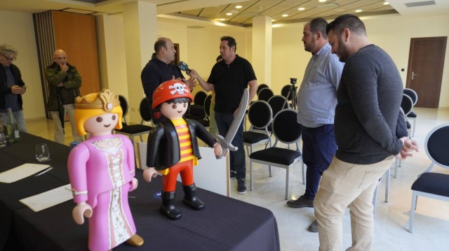Los Alcázares viaja al mundo del juguete  con la Feria 'Menortoy' y una exposición que se remonta a los años 50