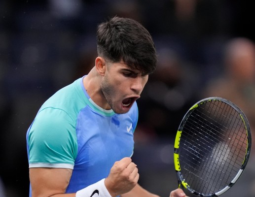 Alcaraz, con más solidez que brillantez ante Jarry, avanza en París-Bercy en su regreso a Francia