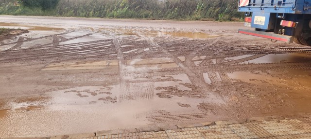 La lluvia y el barro vuelven a dejar incomunicadas algunas zonas de Los Nietos