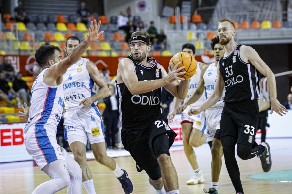 El Odilo Cartagena logra ante el Hestia Menorca su tercer triunfo en Primera FEB con un 78-70 