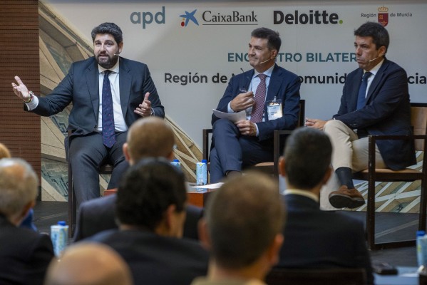 Mazón y su 'hermano del agua' Miras piden no vincular la financiación con los impuestos