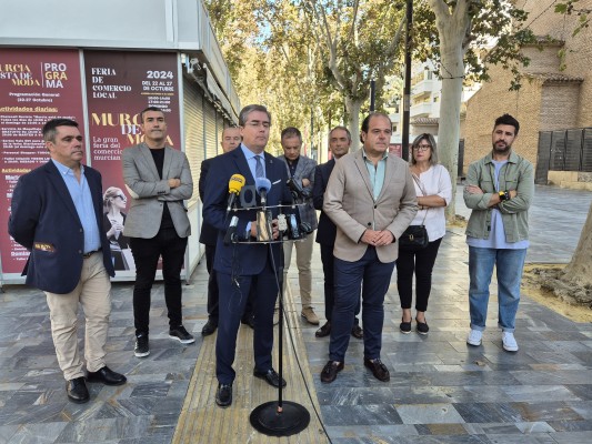 El Ayuntamiento de Murcia impulsa el comercio local con la feria ‘Murcia está de moda’ en el Paseo Alfonso X

