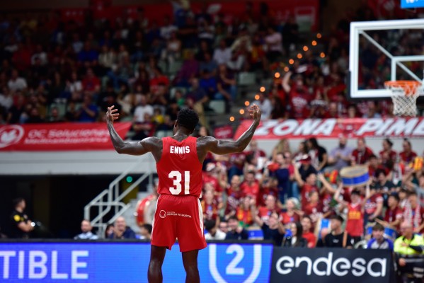 El UCAM CB firma una gran remontada con Ennis como líder y Caupain y Kurucs como escuderos