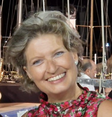 La escritora Sonia Saavedra 'reivindica la paz' en la Feria del Libro de Cartagena con su primer poemario 