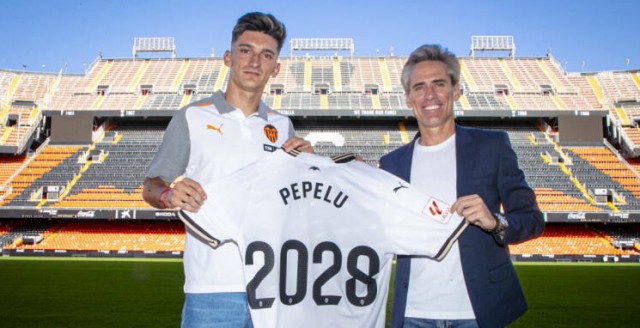 El Valencia gastó 5,7 millones en fichajes y vendió por 32 en el ejercicio 2023-2024