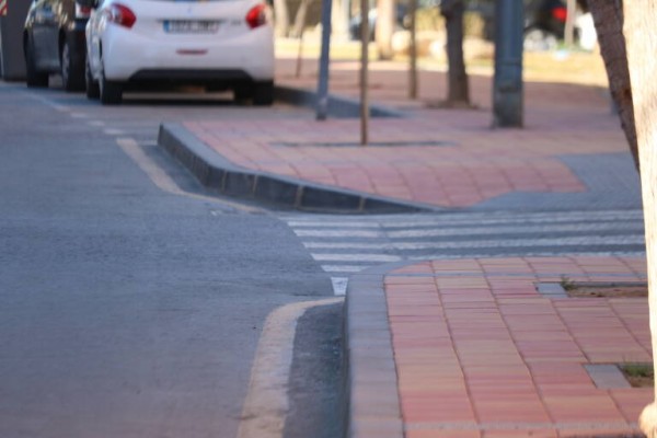Los vecinos de El Palmar contarán con una acera más segura y accesible en la calle Artemisa