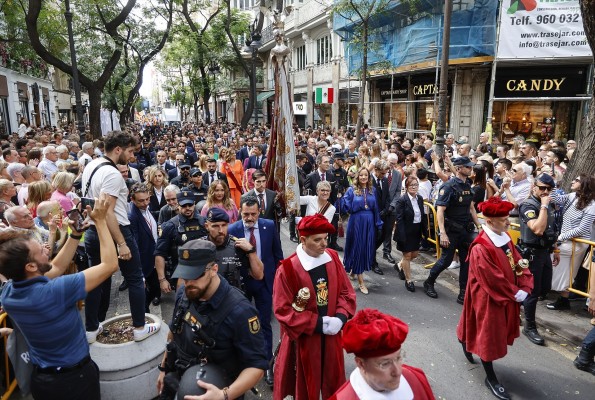 La Reial Senyera recorre València en una Procesión Cívica marcada por la 