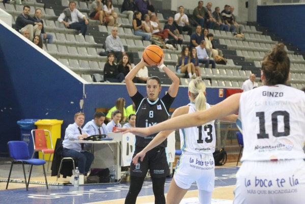 El Hozono Jairis arranca su tercer año en la Liga Femenina Endesa ganando en San Sebastián (59-67) 