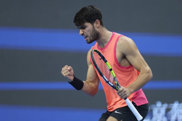 Sigue de dulce: Alcaraz no afloja y el campeón en Pekín arrolla a Shang en su debut en Shanghai 