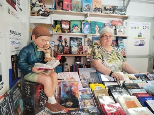 La 'feria bonica' inunda de libros, autores y mucha ilusión el paseo Alfonso X de Murcia