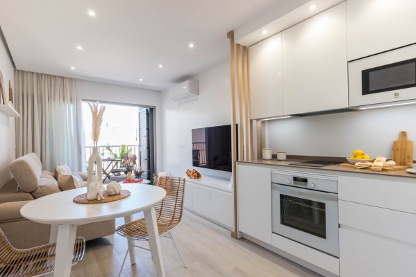 Así se ha transformado este mini piso de 40 m2 de Mazarrón en un hogar cálido y elegante: estos son sus 'trucos'