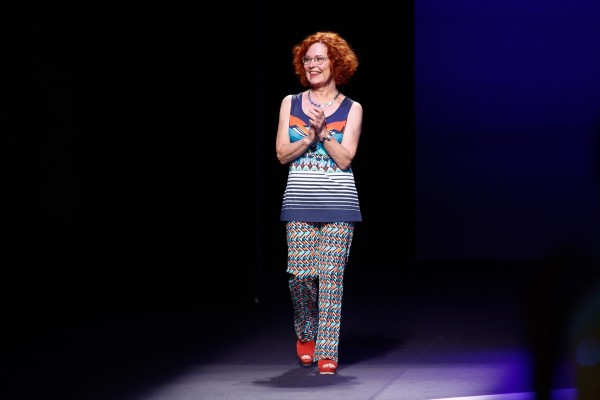 La moda unida por la Dana: Dolores Cortés participa en un desfile solidario para los afectados 