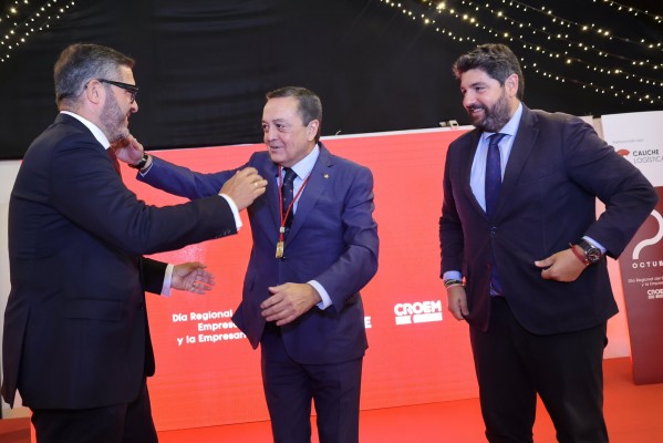 Croem homenajea los 10 años de José María Albarracín al frente de la patronal con su Medalla de Oro
