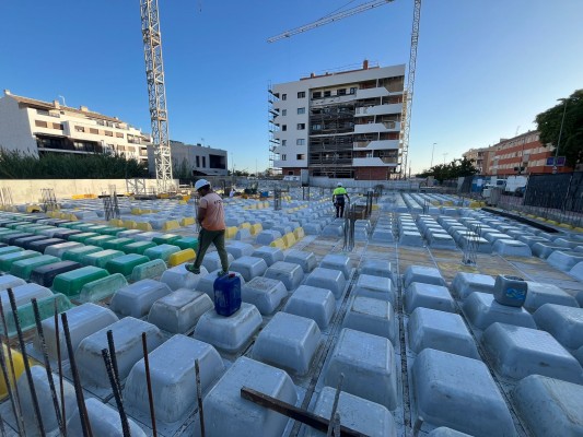 Blue River arranca la construcción de 23 viviendas en La Flota y ultima las obras para otras 21 en La Alberca