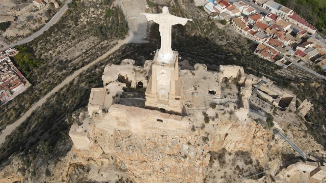 Huermur alerta del riesgo de colapso del Castillo de Monteagudo y exige una 