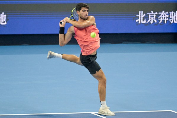 Alcaraz, ya segundo en la ATP, gana a Kachanov y buscará la final en Pekín ante Medvedev