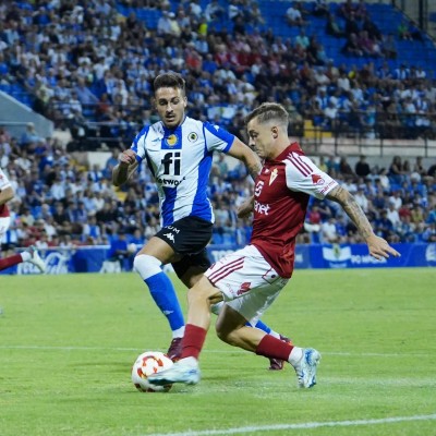 El Murcia se deja el liderato al caer ante el Hércules con 4.000 de sus aficionados en el Rico Pérez