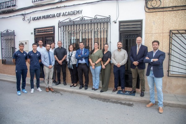 El UCAM CF inaugura la residencia para su cantera, en la que conviven 15 jóvenes