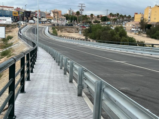 Abren el tráfico en la nueva pasarela que conecta Sangonera la Seca con el Polígono Industrial Oeste