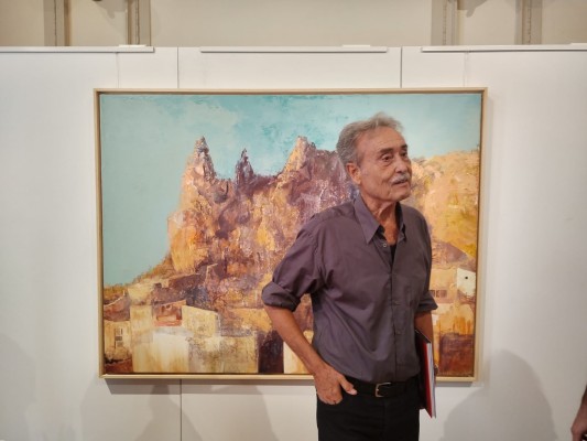 Pedro Cano y el placer de pintar: expone en el Casino de Murcia sus paisajes intimistas de Blanca