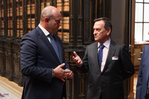 Pedro Rollán recibe en el Senado a
representantes de Agrupal