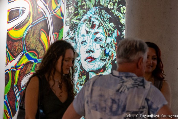 El artista italiano Iller Incerti muestra en Cartagena a una mujer liberada de la violencia y convertida en diosa
