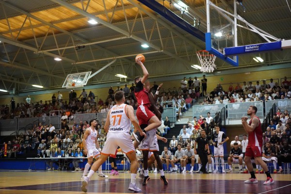 El UCAM CB cae ante el Valencia Basket en Toledo con un triple de Ennis fuera de tiempo