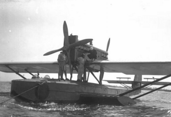 El vuelo entre Los Alcázares y Nueva York que fue noticia mundial en los años 20 aterriza en Alcantarilla