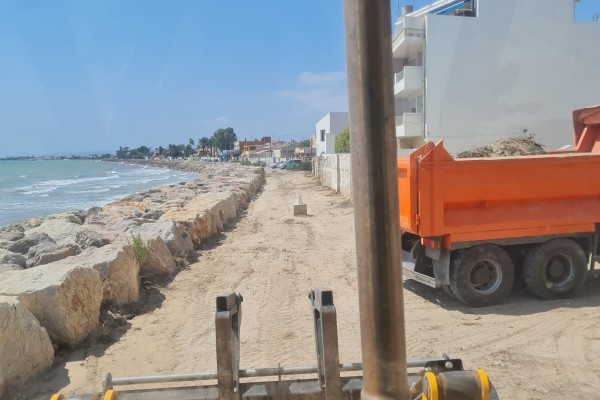 Burriana finaliza las actuaciones de limpieza y adecuación en la zona de la escollera de Ponent