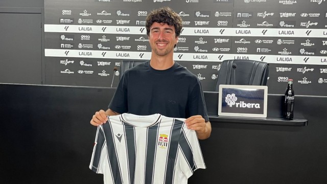 Hugo González, en el Efesé cedido por el Valencia: 
