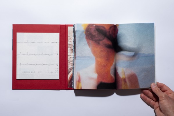 El murciano Juan Manuel Abellán, finalista en la Feria de Fotografía Polyptyque con su libro de artista 'Le Souffle' 