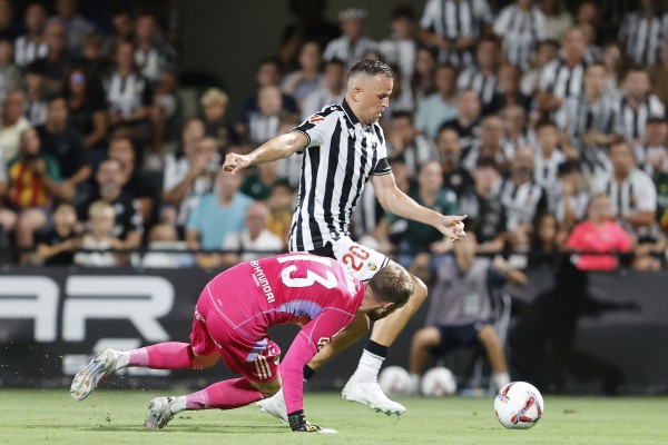 La falta de puntería priva al Castellón de su primera victoria