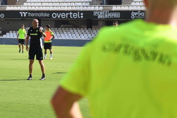 El Efesé pretende empezar a sumar en LaLiga Hypermotion este lunes en casa ante el Zaragoza

