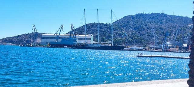 Atraca en Cartagena el velero de lujo del fundador de Amazon, Jeff Bezos 