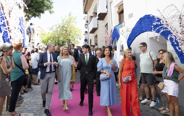 La Diputación corona con una 'mascletà' la impactante danza de los Torneros de Morella
