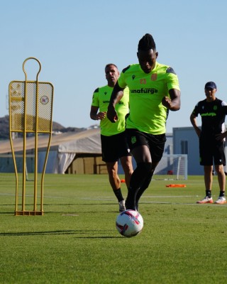 El Efesé inicia su quinta temporada en Segunda en Burgos con 12 incorporaciones y Abelardo al frente