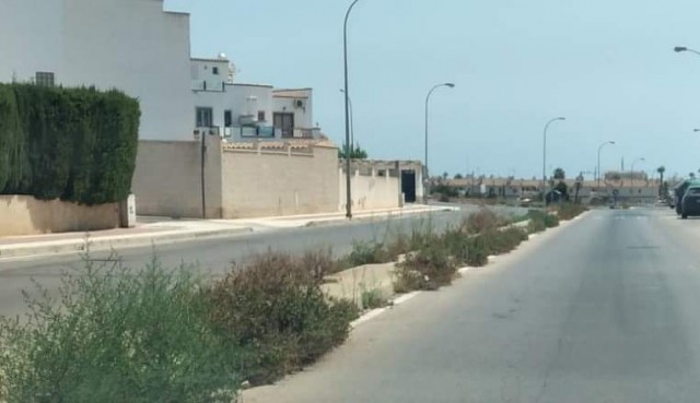 Cs asegura que solo se han destinado cinco peones agrarios a Orihuela Costa y critica la dejadez 