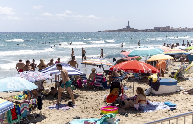 Las playas y terrazas de La Manga y Cabo de Palos presentan un lleno completo en el puente de agosto